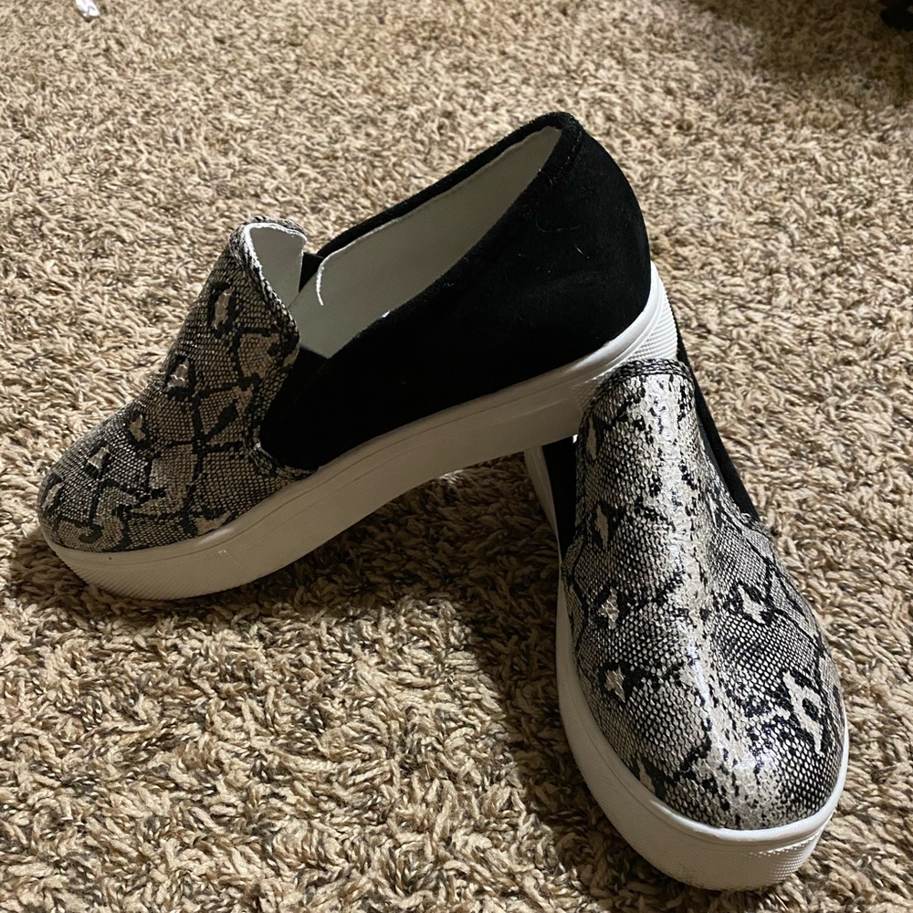 Snake skin platform sneaks